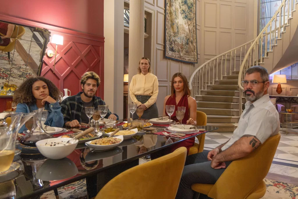Arminda (Grazi Massafera), Raul (Paulo Mendes), Joélly (Alana Cabral), Jorginho (Juliano Cazarré) e Helga