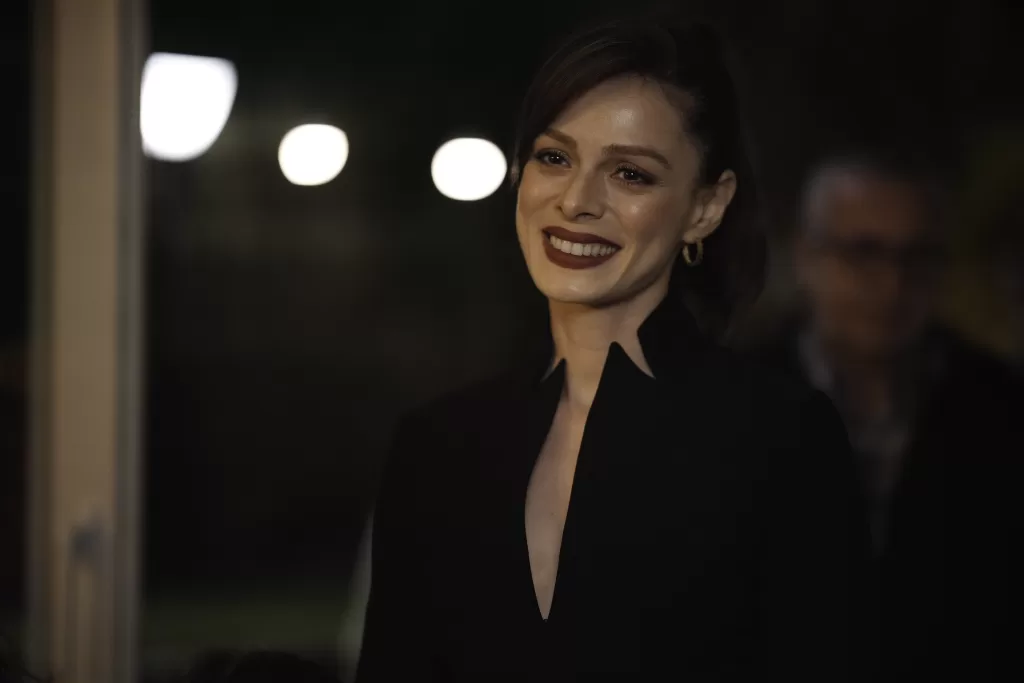 Karsu sorridente e linda
