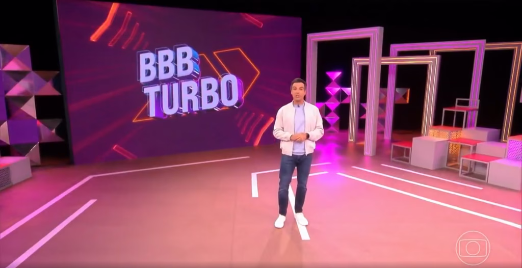 Tadeu Schmidt no palco do BBB26