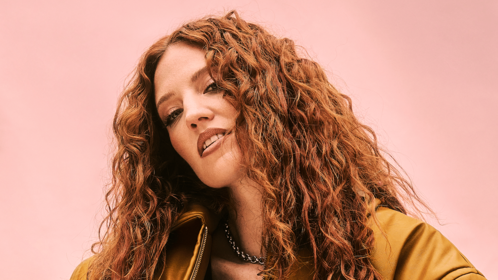 Jess Glynne, voz de “Rather Be” com o Clean Bandit, segue ativa na música e prepara novos lançamentos e colaborações.