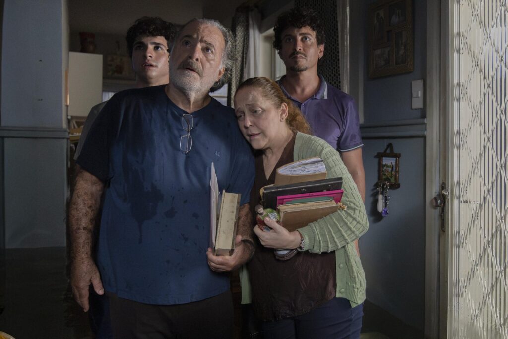Tony Ramos, Isabela Garcia e Jesuíta Barbosa em cena de Quem Ama Cuida