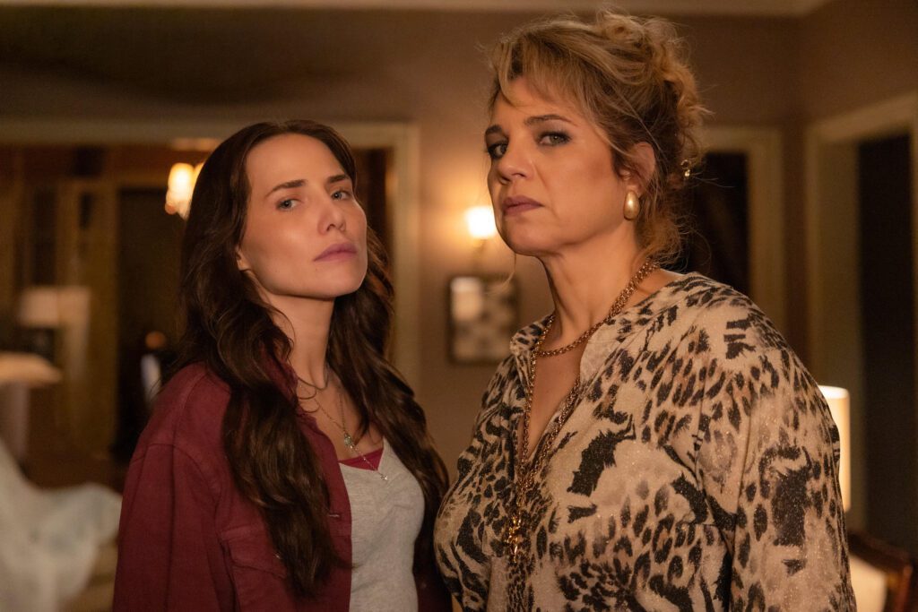 Adriana e Pilar se encaram