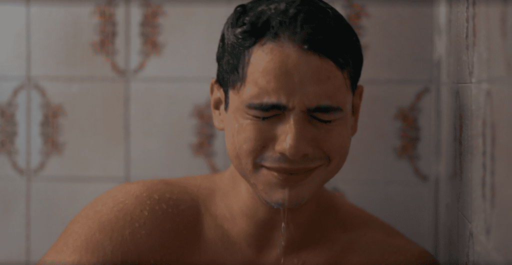 Mau Mau Chora no banheiro