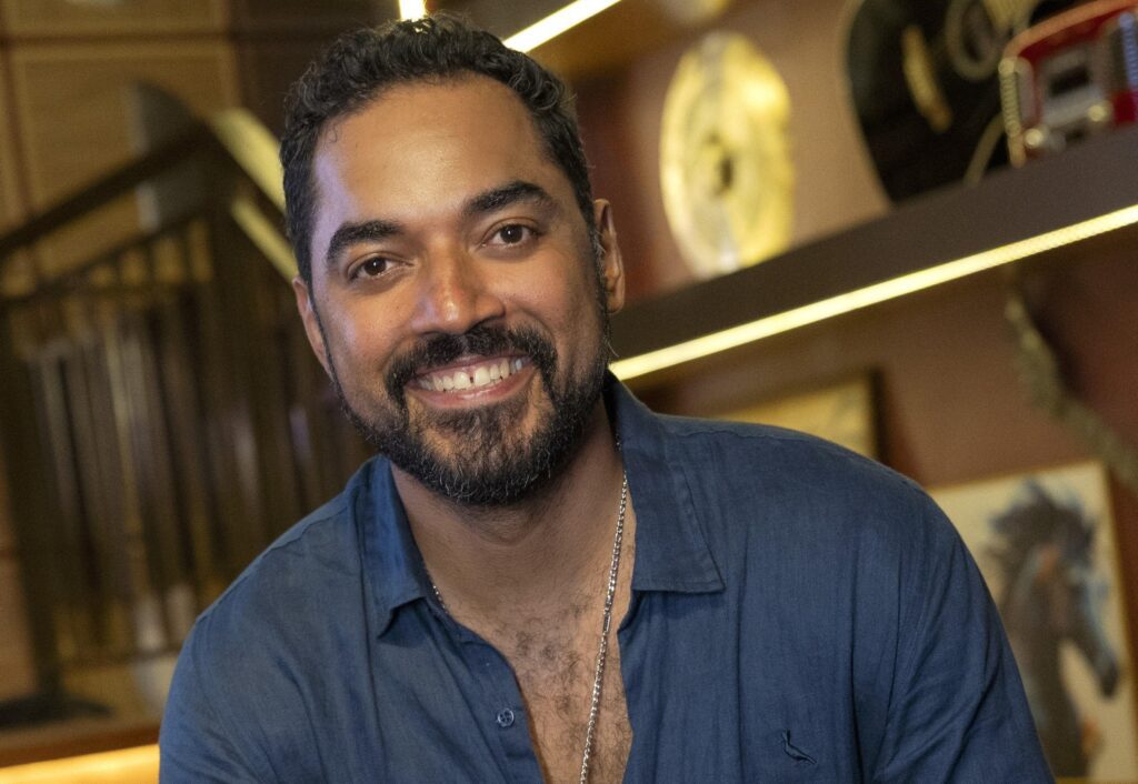 Thomas Aquino como Ronei