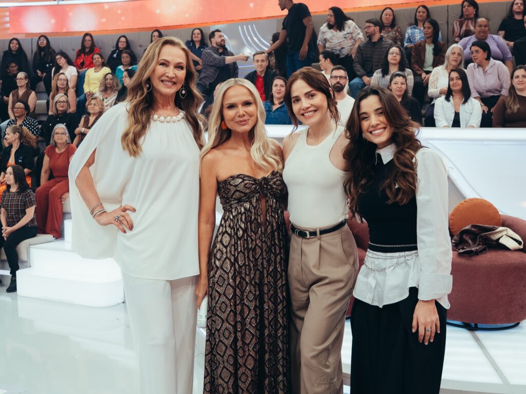 Adriana Colin, Eliana, Leticia Colin e Isadora Pompeo