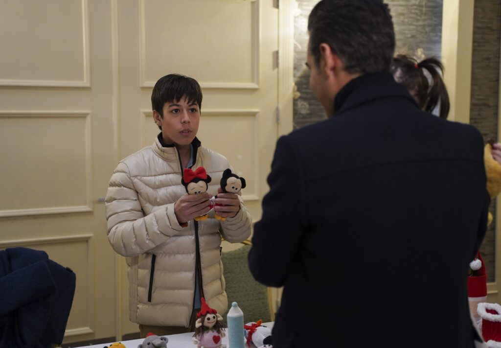 ALI E VOLKAN BRINCAM COM ZEYNE